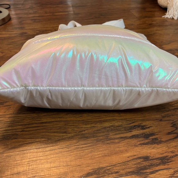 BATH & BODY WORKS WHITE IRIDESCENT PUFFER TOTE GIFT BAG BLACK FRIDAY 2023 - Picture 8 of 8